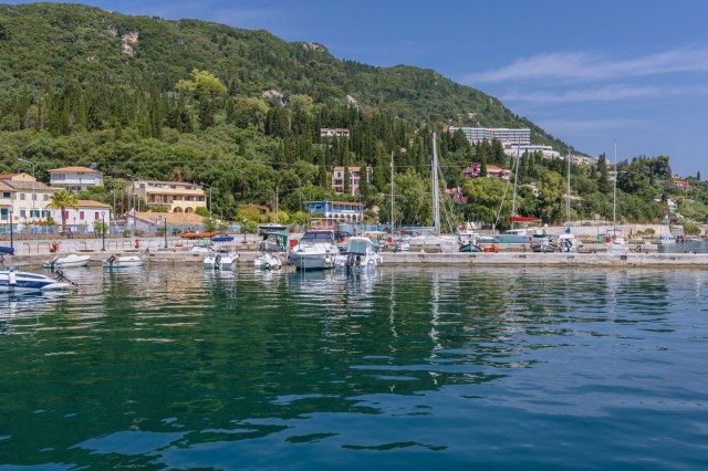 HIT ponuda - Resort na obali mora sa DVA BAZENA I DORUČKOM za već od 220 evra